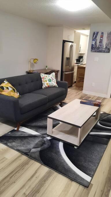 Carsonway Basement Suite Едмънтън Екстериор снимка