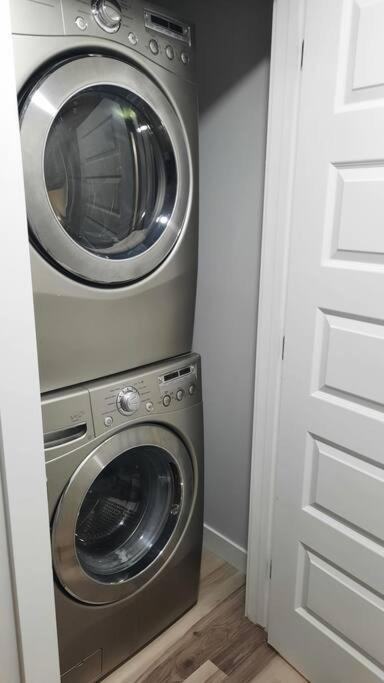 Carsonway Basement Suite Едмънтън Екстериор снимка
