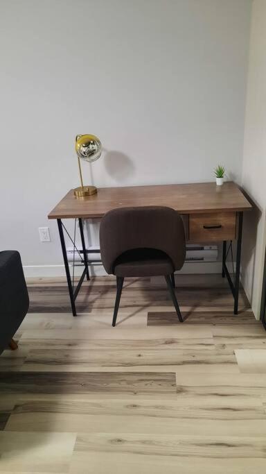 Carsonway Basement Suite Едмънтън Екстериор снимка