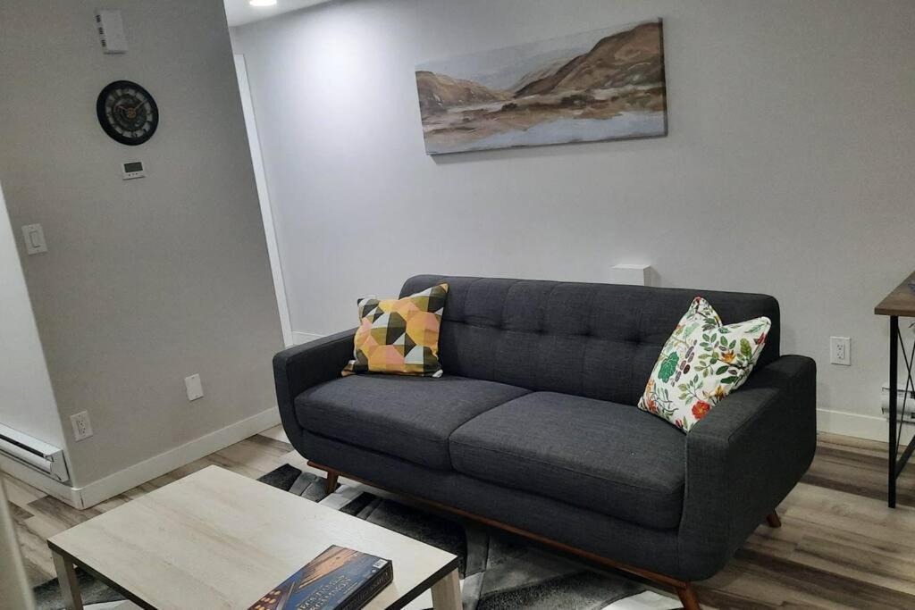 Carsonway Basement Suite Едмънтън Екстериор снимка